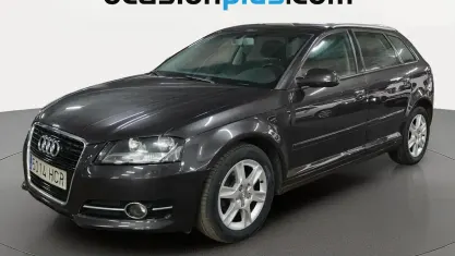 Usado Audi A3 Attraction 105 CV (77 kW) 2011 Gris Utilitario