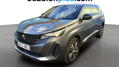 Gris plata Usado 2023 Peugeot 5008 Allure SUV | 19.955 € (Precio justo)