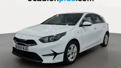 Begagnad Kia Ceed 136 HK (100 kW) 2023 Vit Halvkombi