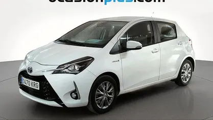 Usado Toyota Yaris Hybrid Active 100 CV (73 kW) 2018 Blanco Utilitario