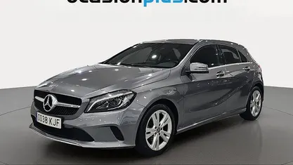 Usado Mercedes A180 109 CV (80 kW) 2018 Gris Utilitario