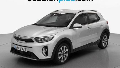 Käytetty Kia Stonic 100 HP (73 kW) 2023 Harmaa Katumaasturi