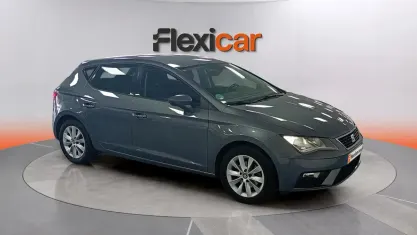 Usado Seat Leon Reference 110 CV (80 kW) 2018 Gris Berlina
