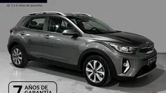 Gris Usado 2024 Kia Stonic SUV | 20.362 € (Precio justo)