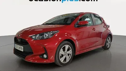 Blanco Usado 2024 Toyota Yaris Hybrid Active Utilitario | 16.728 € (Buen precio)