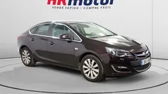 Marrón Usado 2013 Opel Astra Business Berlina | 6790 € (Precio justo)
