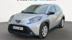 Gris Usado 2024 Toyota Aygo Play Utilitario | 13.728 € (Precio justo)