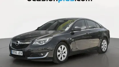 Usado Opel Insignia Selective 140 CV (102 kW) 2015 Negro Berlina
