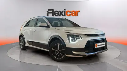Usado Kia Niro 141 CV (103 kW) 2023 Blanco SUV