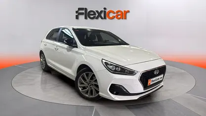 Usado Hyundai i30 GO! 120 CV (88 kW) 2018 Blanco Berlina