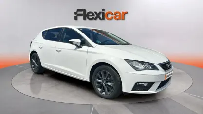 Usado Seat Leon Style 130 CV (95 kW) 2018 Blanco Berlina