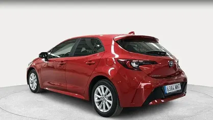 Käytetty Toyota Corolla Active 140 HP (102 kW) 2024 Punainen Sedan