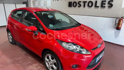 Rojo Usado 2009 Ford Fiesta Trend Utilitario | 3995 € (Precio justo)