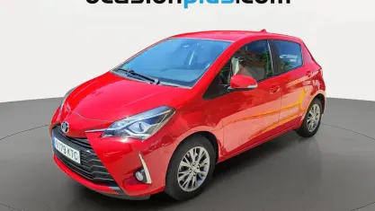 Usado Toyota Yaris Active 111 CV (81 kW) 2019 Rojo Utilitario