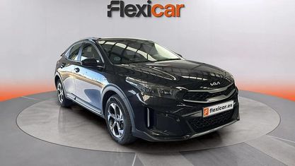 Usado Kia XCeed 120 HP (88 kW) 2023 Preto SUV