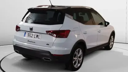 Usado Seat Arona FR 90 CV (66 kW) 2022 Blanco SUV