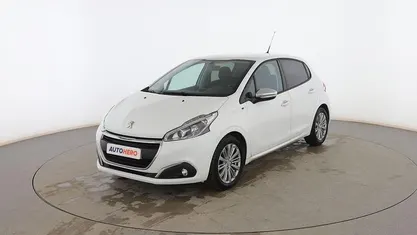 Usado Peugeot 208 Active 110 CV (80 kW) 2016 Blanco Utilitario