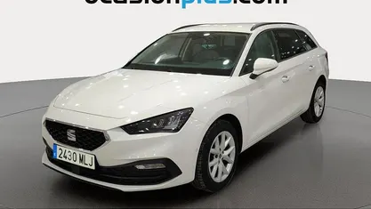 Usado Seat Leon Style 130 CV (95 kW) 2023 Blanco Monovolumen