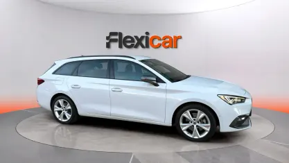 Usado Seat Leon FR 130 CV (95 kW) 2023 Blanco Familiar