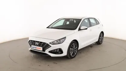 Usado Hyundai i30 110 CV (80 kW) 2021 Blanco Berlina