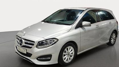 Usado Mercedes B180 122 CV (89 kW) 2018 Gris plata Monovolumen
