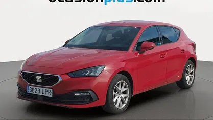 Usado Seat Leon Style 110 CV (80 kW) 2021 Rojo Utilitario