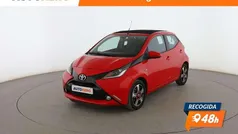 Rojo Usado 2017 Toyota Aygo X-wave Utilitario | 9999 € (Buen precio)