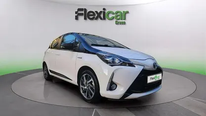 Usado Toyota Yaris Hybrid 100 CV (73 kW) 2020 Blanco Utilitario
