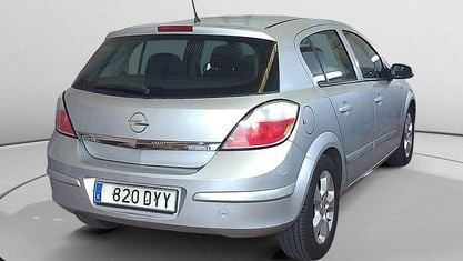 Brugt Opel Astra Enjoy 102 HK (75 kW) 2006 Grå Sedan