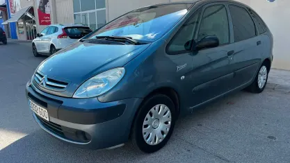 Usado Citroën Xsara Picasso 110 CV (80 kW) 2008 Azul Monovolumen