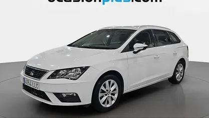 Usado Seat Leon Style 130 CV (95 kW) 2020 Blanco Monovolumen