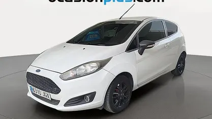 Usado Ford Fiesta Trend 101 CV (74 kW) 2015 Blanco Utilitario