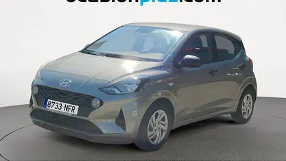 Usado Hyundai i10 67 CV (49 kW) 2022 Gris Utilitario