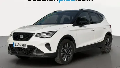 Usado Seat Arona FR 110 CV (80 kW) 2023 Blanco SUV