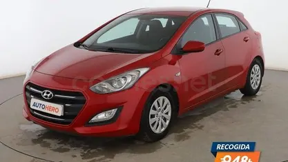 Usado Hyundai i30 100 CV (73 kW) 2016 Rojo Berlina