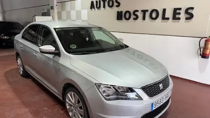Usado Seat Toledo Style 105 CV (77 kW) 2013 Gris Utilitario