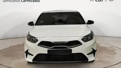 Begagnad Kia Ceed Style 101 HK (74 kW) 2025 Vit Halvkombi
