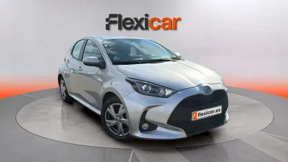 Usado Toyota Yaris Hybrid Active 116 CV (85 kW) 2025 Gris Berlina