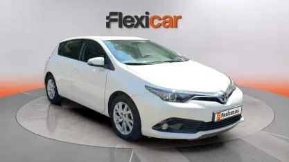 Usado Toyota Auris Active 116 CV (85 kW) 2018 Blanco Berlina