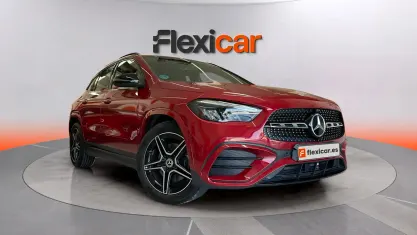 Usado Mercedes GLA200 163 CV (119 kW) 2023 Granate SUV