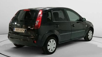 Usado Ford Fiesta Futura 90 CV (66 kW) 2008 Negro Utilitario