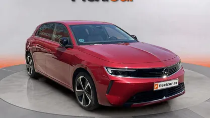 Usado Opel Astra Elegance 131 CV (96 kW) 2023 Rojo Berlina