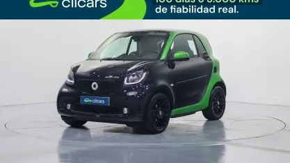 Usado Smart ForTwo Electric Drive Passion 60 kW (82 CV) 2018 Negro Coupe
