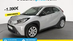 Usado 2024 Toyota Aygo Play Utilitario | 15.290 € (Precio justo)