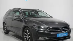 Gris / plata Usado 2023 VW Passat Executive Familiar | 27.500 €