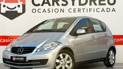 Usado Mercedes A180 109 CV (80 kW) 2011 Gris / plata Monovolumen