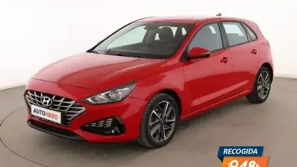 Usado Hyundai i30 110 CV (80 kW) 2022 Rojo Berlina