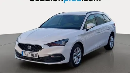 Usado Seat Leon Style 130 CV (95 kW) 2023 Blanco Monovolumen