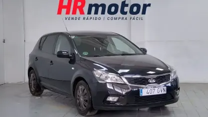 Usado Kia Ceed 90 CV (66 kW) 2010 Negro Utilitario