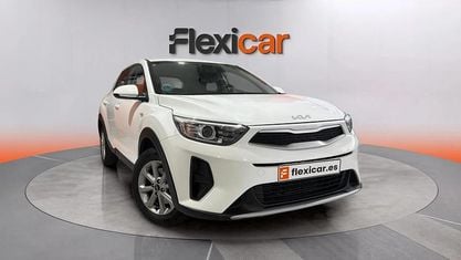Usado Kia Stonic 84 CV (61 kW) 2022 Blanco SUV